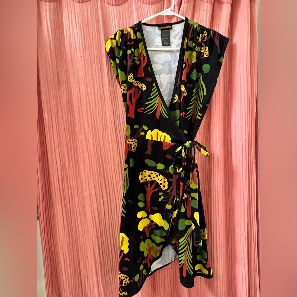 Nooworks Black and Green Sleeveless Wrap Dress